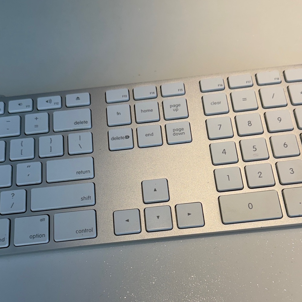 Apple Keyboard USB connection - Picture 8 of 9